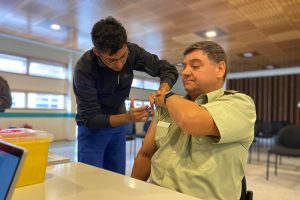 Más de 1.700 Carabineros serán inmunizados en la región de cara al próximo invierno